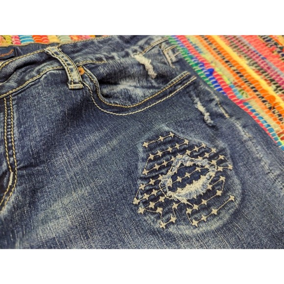 Red Camel Women's Jr 15 Distressed Shorts Denim Jean Cuffed Embroidered Blue EUC - Picture 3 of 10
